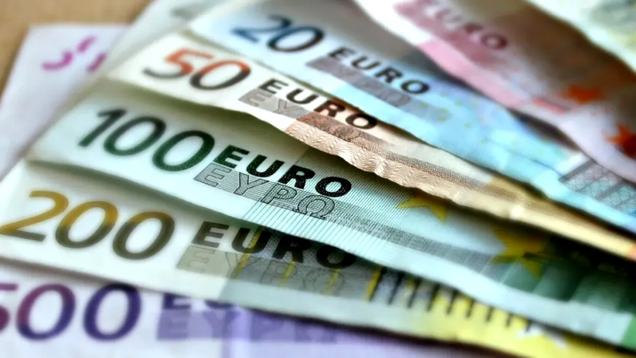Un primar din Mehedinți a rămas fără 100.000 de euro. A fost ”vizitat” de hoți în timp ce petrecea la un botez: ”Copiii mei minori erau în casă, nu bănuiesc pe nimeni”