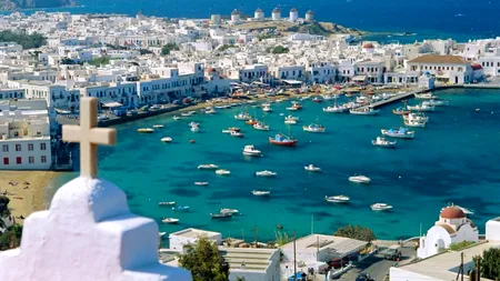 Insula din Grecia care atrage ca un magnet hoții de buzunare. Cum au fost prinși doi tineri care au sustras 8.000 de euro de la un om de afaceri venit în vacanță