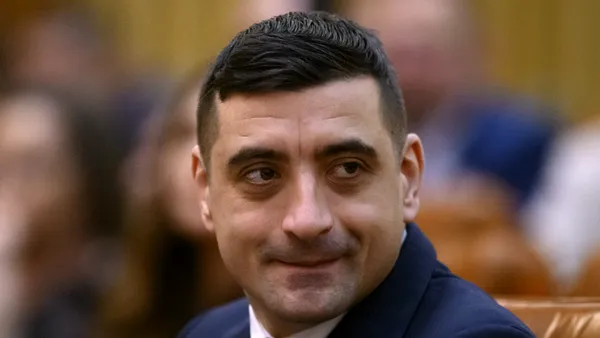 Simion râde de pe margine de fosta coaliție și publică o captură cu Kelemen Hunor. Ce vrea să spună liderul AUR