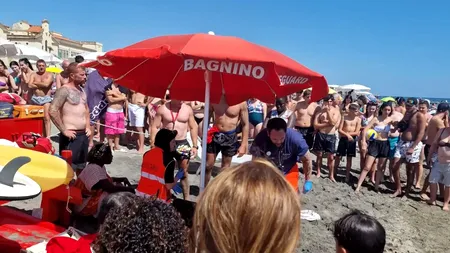 „Adevăratul ÎNGER al mării”. Un român a ajuns erou în Italia, după ce a salvat un băiat de 13 ani de la înec