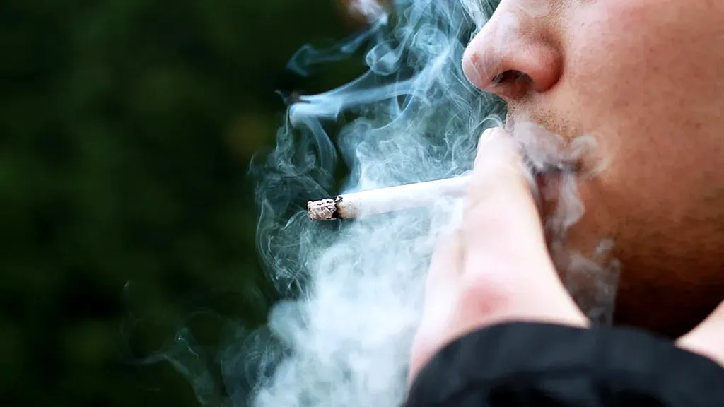 Ce se întâmplă, de fapt, dacă fumezi mai mult de 20 de țigări în fiecare zi. Specialiștii au aflat adevărul crunt