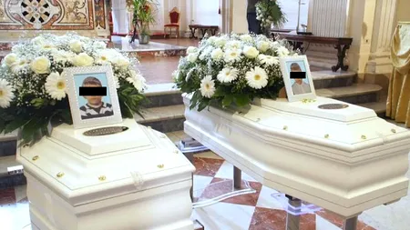 Daniel şi Ştefan, cei doi frați români care s-au înecat în Italia, au fost ÎNMORMÂNTAȚI. „Unde te duci, copilul meu? Aşteaptă-mă şi pe mine”