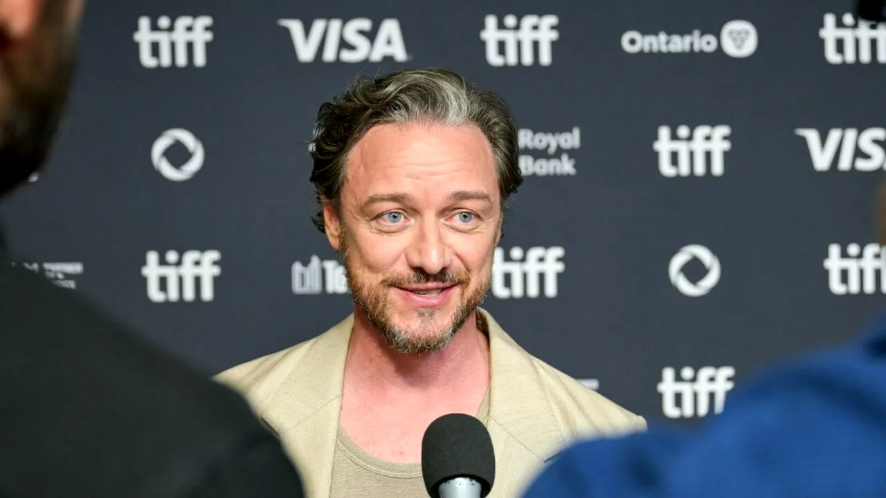 Ce a pățit James McAvoy în timp ce bea o bere într-un bar din Toronto. PUMNUL a venit fulgerător: Cum a reacționat actorul scoțian