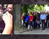 Călin Georgescu, la sediul IPJ Ilfov, înainte de votul de duminică. Fostul prezidențiabil, întâmpinat de susținători cu urale, muzică și flori