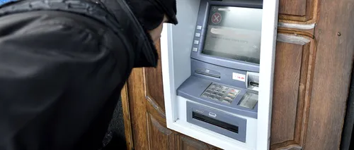 Hoții au aruncat în aer un bancomat din Arad, dar nu au furat nimic pentru că aparatul era gol
