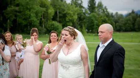 O mireasă a lăsat un scaun gol la nuntă pentru fiul ei decedat. A fost șocată când a văzut cine stătea pe el