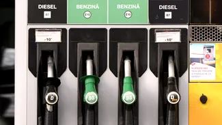 Prețul petrolului crește din nou, după ce americanii au bombardat puternic Iranul. Strâmtoarea Ormuz, în continuare mărul discordiei