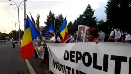 Proteste în Piața Victoriei. Mesajele protestatarilor: „Jandarmeria apără hoţia”/ „Nu vrem puşcărie medicală”. Carmen Dan: 