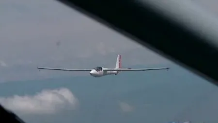 Planorul dispărut, căutat în Brașov după ce salvatorii au primit poze cu un aparat în zbor