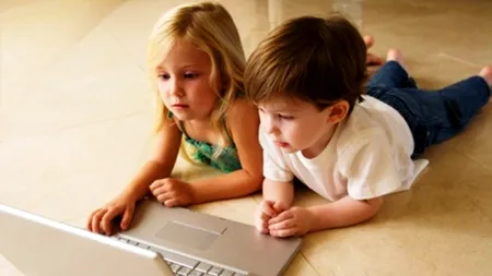 Unul din trei copii este hărțuit pe Internet. Cât timp petrec copiii români online