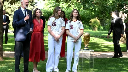 Campionii mondiali, întâmpinați de regele Felipe al Spaniei.  Motivul pentru care prințesele au purtat tricourile naționalei de fotbal cu numărul 26