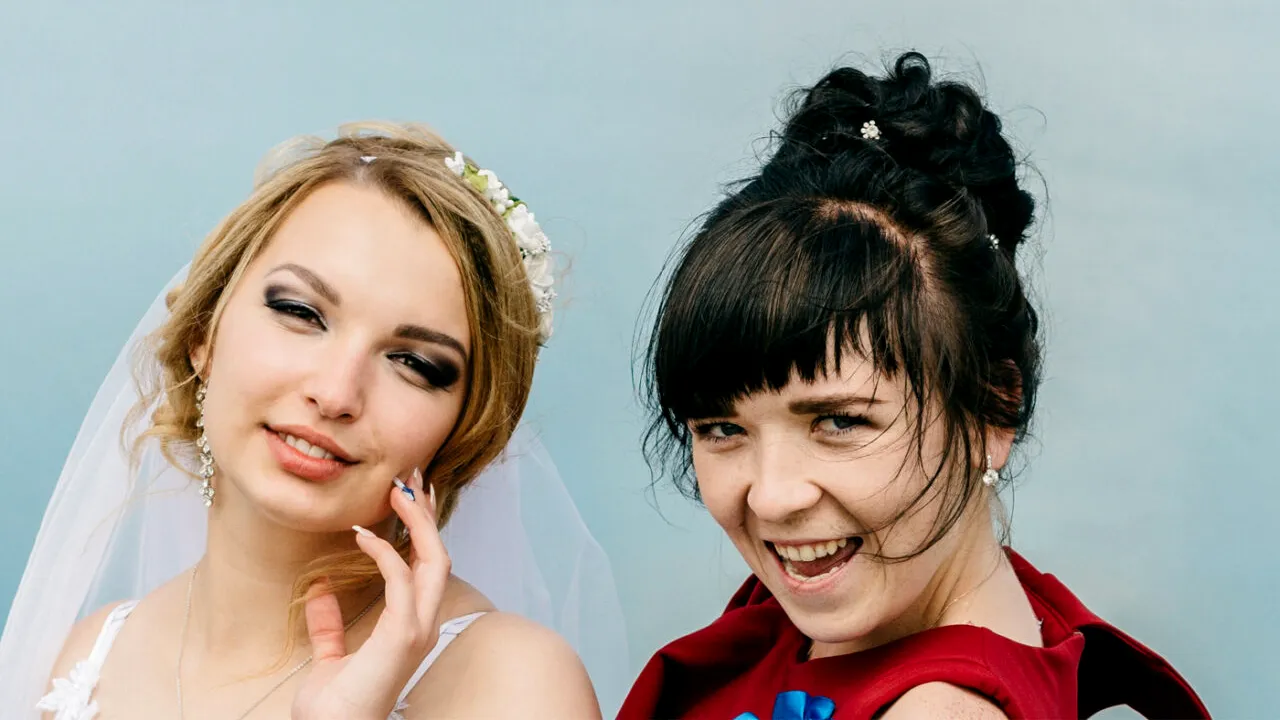 Soacra mare, făcută cu ou și cu oțet după ce a apărut îmbrăcată așa la nunta fiului ei: „Femeie nebună!”