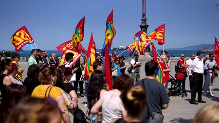 O firmă din Italia îşi concediază angajaţii şi se mută în România. Muncitorii sunt revoltați și au protestat, mai ales după explicațiile conducerii privind decizia luată