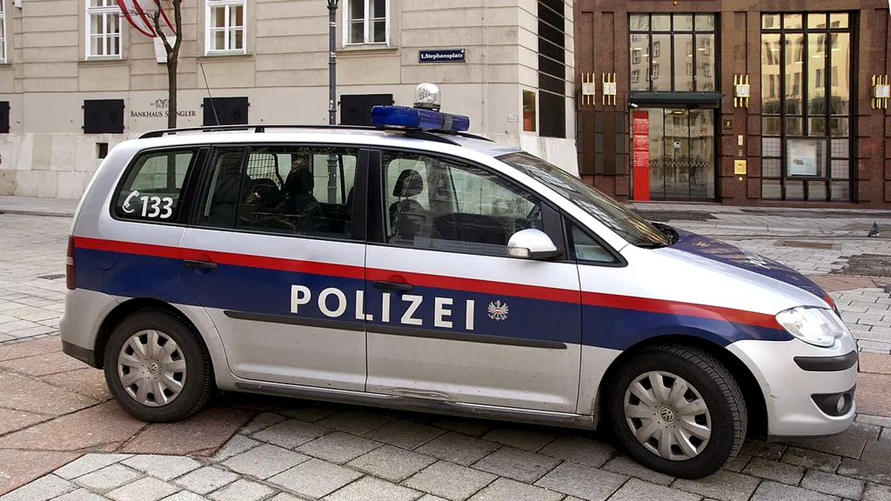 ATENTAT TERORIST LA VIENA. Atacatorii, căutați inclusiv în Cehia! Controale severe la frontiera cu Austria