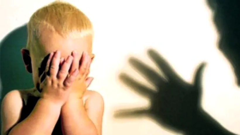 Peste 81% din părinți se declară contra bătăii copiilor, dar 62% dintre cei mici susțin că sunt loviți