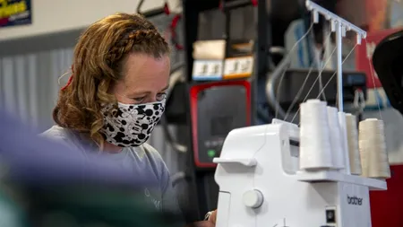 DESCOPERIRE. Cât timp rezistă coronavirusul în măștile de protecție! Sfatul prețios pe care ni-l dau cercetătorii