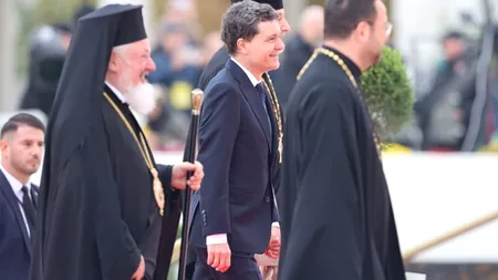 Nicușor Dan a participat la Sfințirea Picturii Catedralei Mântuirii Neamului. A venit însoțit de familie