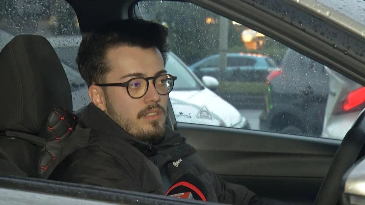 Povestea lui Mihai, studentul care împarte școala cu munca pentru a-şi putea plăti studiile. „Se poate să ajung și până la 10.000 de lei”