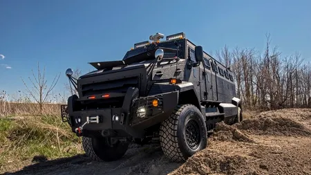 Blindatul care își poate proteja pasagerii în orice împrejurare