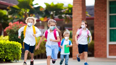 Strângere de semnături pentru redeschiderea şcolilor, în Timișoara: „Activitatea online nu este spre binele copiilor”