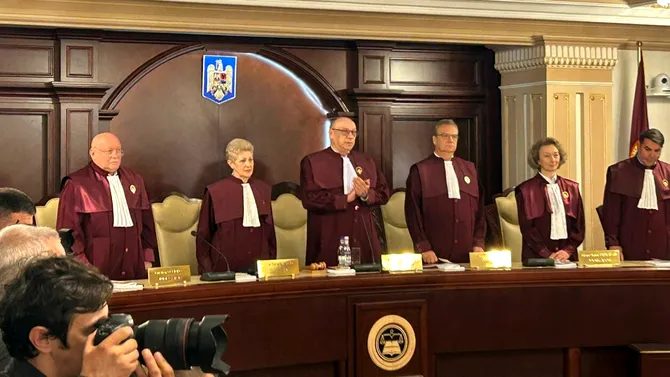 Ședință solemnă la CCR. Curtea validează alegerile prezidențiale. Nicușor Dan și Ilie Bolojan, prezenți