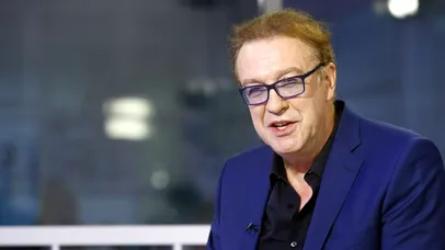 <span style='background-color: #d026ff; color: #fff; ' class='highlight text-uppercase'>SHOWBIZ</span> Gabriel Cotabiță, ABANDONAT de cele trei fiice, după ce fusese în comă indusă: „Se plânge că fetele nu-l mai vizitează”