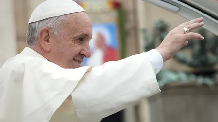 INEDIT. Doi papi au binecuvântat mulțimea de la Vatican. Cine a stat alături de Papa Francisc