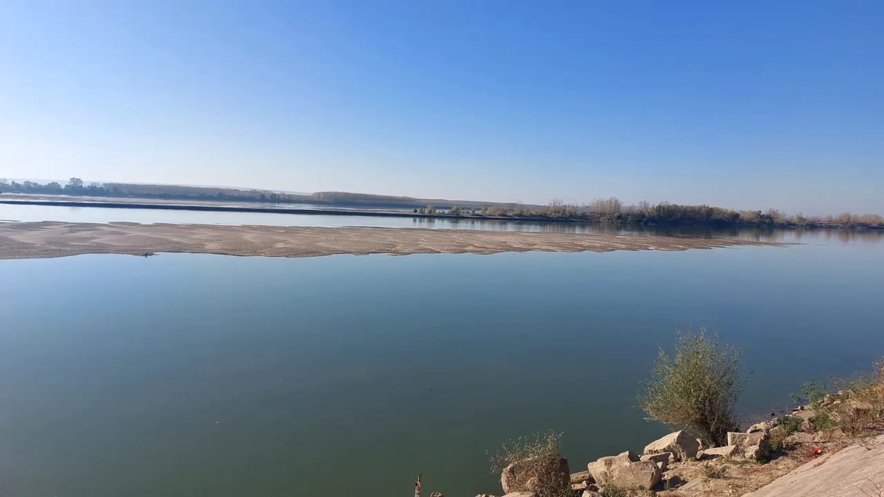 Seceta a pus stăpânire pe România. Consum de apă restricționat în sute de localități