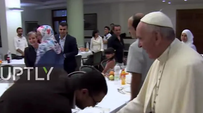 O zi cu Papa Francisc. Suveranul Pontif, un nou gest impresionant față de refugiați