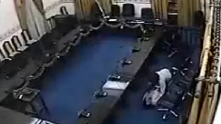 Un parlamentar din Bolivia, filmat în timp ce viola o angajată. VIDEO