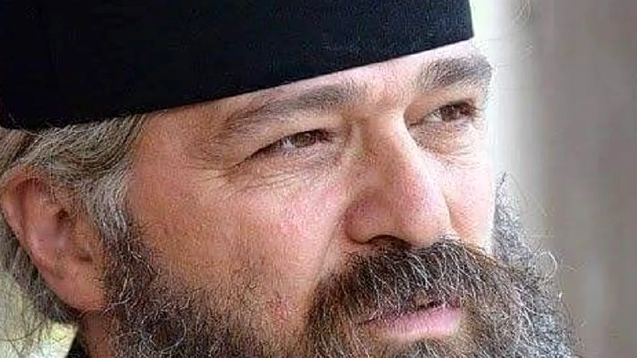 Preotul Calistrat Chifan le recomanda enoriașilor să facă gargară cu apă şi sare, ţuică, agheasmă şi albastru de metil pentru nu se infecta cu coronavirus! Acum a fost diagnosticat cu COVID-19