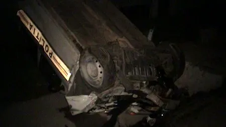 Un polițist beat s-a răsturnat cu mașina în timp ce se grăbea să ajungă la o nuntă