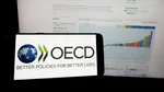 OCDE își revizuiește previziunile privind economia globală a doua oară în acest an, citând IMPACTUL politicilor tarifare ale lui Trump
