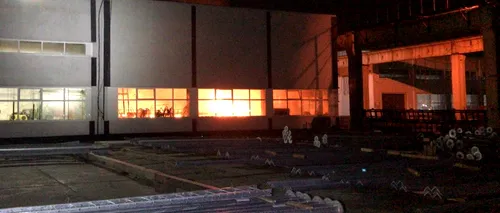Incendiu în Sectorul 3 al Capitalei. Incendiul de la Fabrica de Electromontaj a fost stins / ISU informează: În bazin se află acid clorhidric diluat / Cetățenii, avertizați prin Ro-Alert - FOTO / VIDEO 