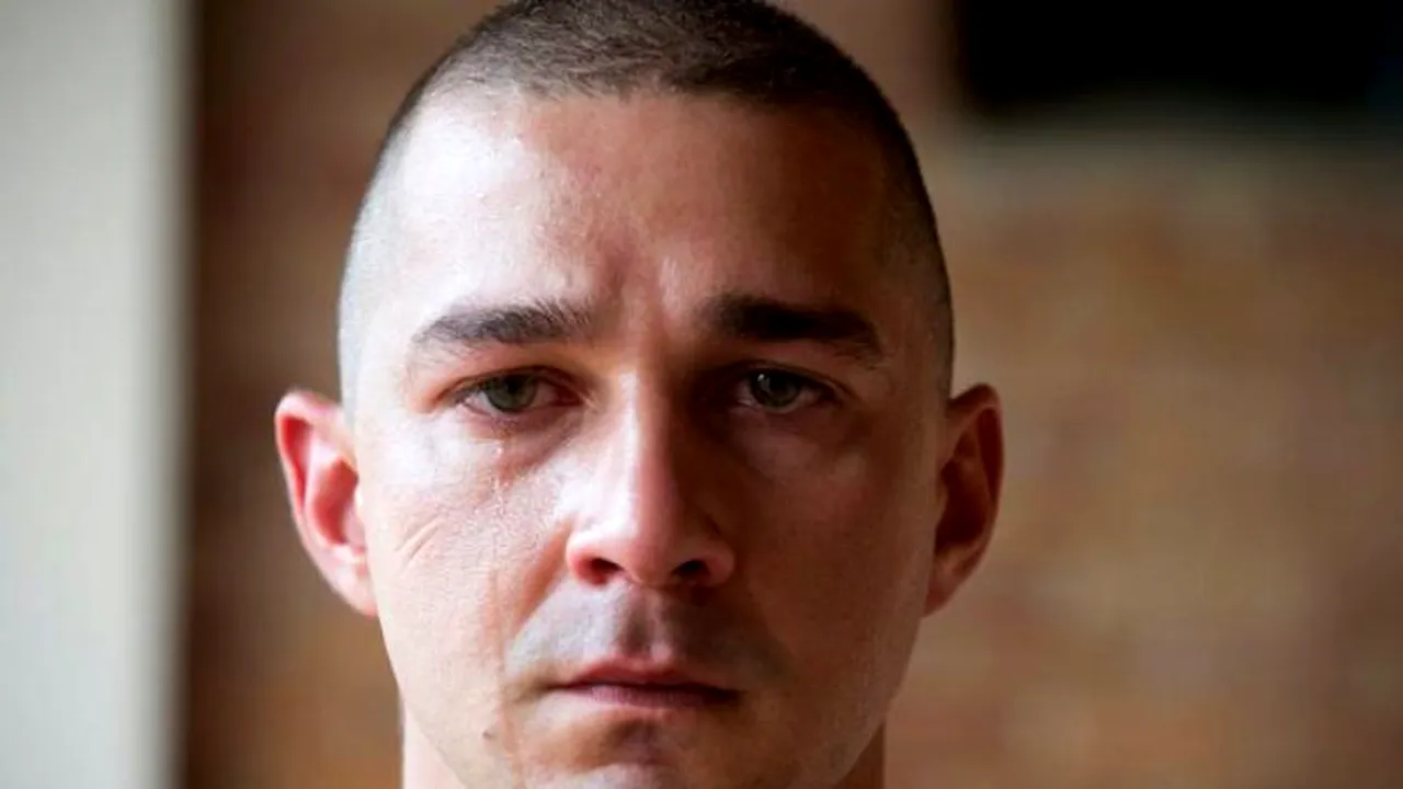 Shia LaBeouf, acuzat că a bătut un bărbat și i-a furat șapca. Actorul rebel nu se află la prima abatere