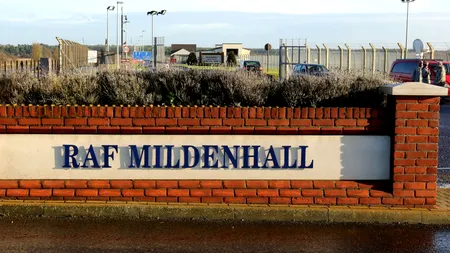 Un Individ a vrut să intre forțat cu un vehicul într-o bază militară din Marea Britanie. Soldații americani au deschis focul