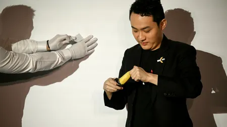 Justin Sun, milionarul care a plătit 4,6 mil. $ ca să cineze cu Warren Buffett, vrea să facă o nouă aroganță. Cât ar plăti pentru o oră cu Elon Musk