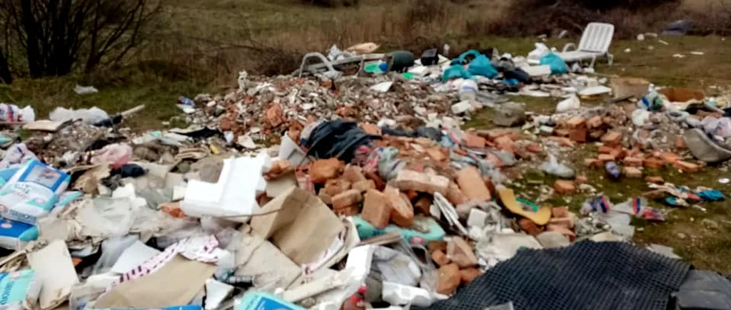 Primarul unei comune oferă 150 de lei pentru fiecare fotografie sau video care îi imortalizează pe cei care aruncă gunoaie pe domeniul public