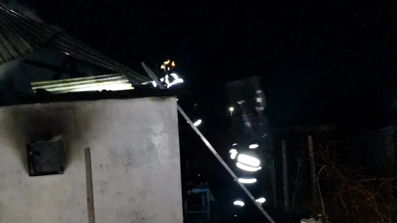 O femeie din județul Tulcea a murit după ce casa i-a luat foc