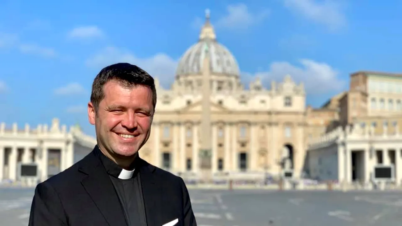 Părintele Francisc Doboș, ironic la adresa efectelor adverse după ce s-a vaccinat: „La început, marea nesimțire! Apoi, marea moleșeală și lipsă de chef în a posta clasica fotografie de la locul cip-cirip-uirii”