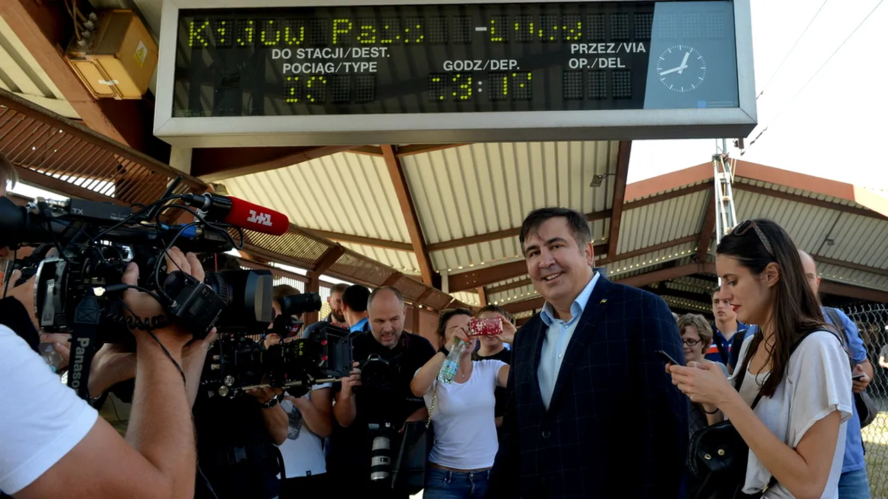 Tensiuni la granița Ucrainei: Fostul guvernator al regiunii Odesa a forțat un cordon de militari și a intrat în țară. Panică la Kiev