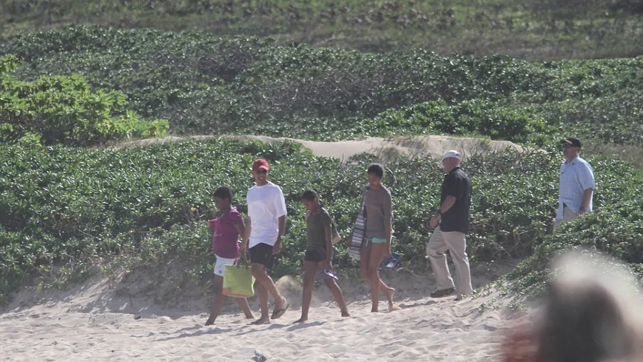 Barack Obama a ajuns în Hawaii împreună cu soția sa, Michelle, și cele două fiice