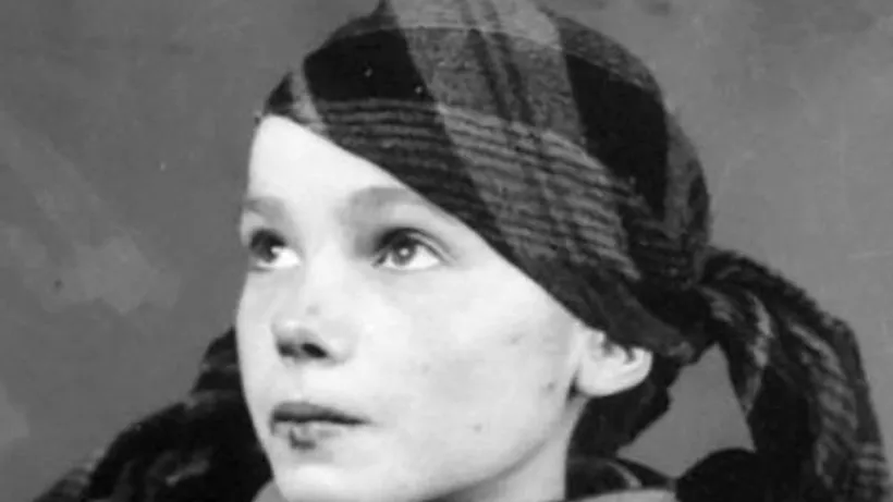 SUFERINȚĂ. Înainte să moară, o adolescentă de la Auschwitz a fost fotografiată de un soldat german. 75 de ani mai târziu, un artist digital a colorat imaginile și a scos la iveală detalii incredibile