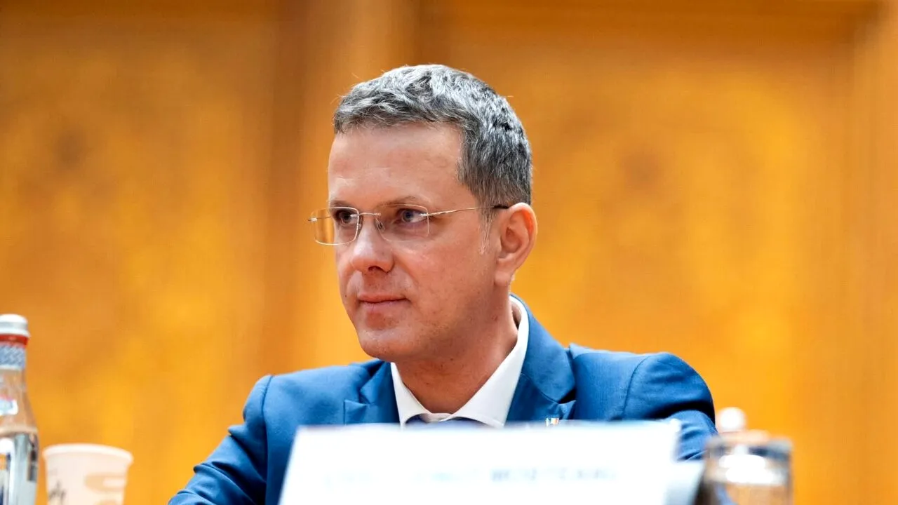 Moșteanu, fost ministru USR la Apărare, manager la un club de biliard înainte, mesaj agramat pe rețelele sociale. Oamenii l-au „taxat” în comentarii
