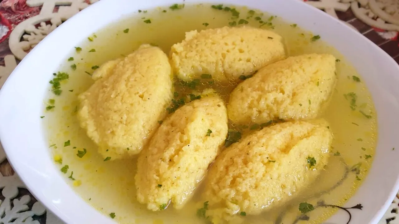 Ingredientul care face pufoase găluștele de griș. Vor avea și cel mai bun gust