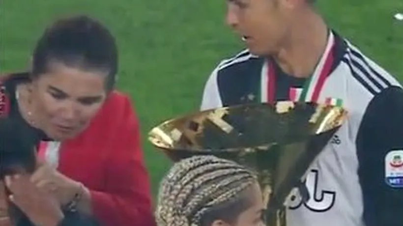 Moment de neatenție: Cristiano Ronaldo are atât de multe trofee încât acestea au devenit un pericol pentru apropiații lui - VIDEO