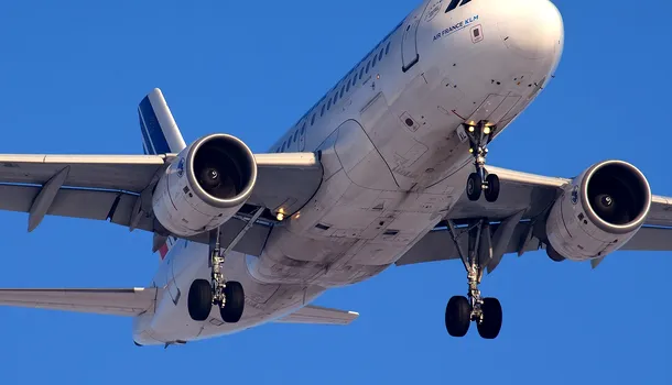 <span style='background-color: #1e73be; color: #fff; ' class='highlight text-uppercase'>EXTERNE</span> Incident aviatic: Clipe de PANICĂ la bordul unui Airbus. Unul dintre motoare a cedat în timp ce avionul zbura
