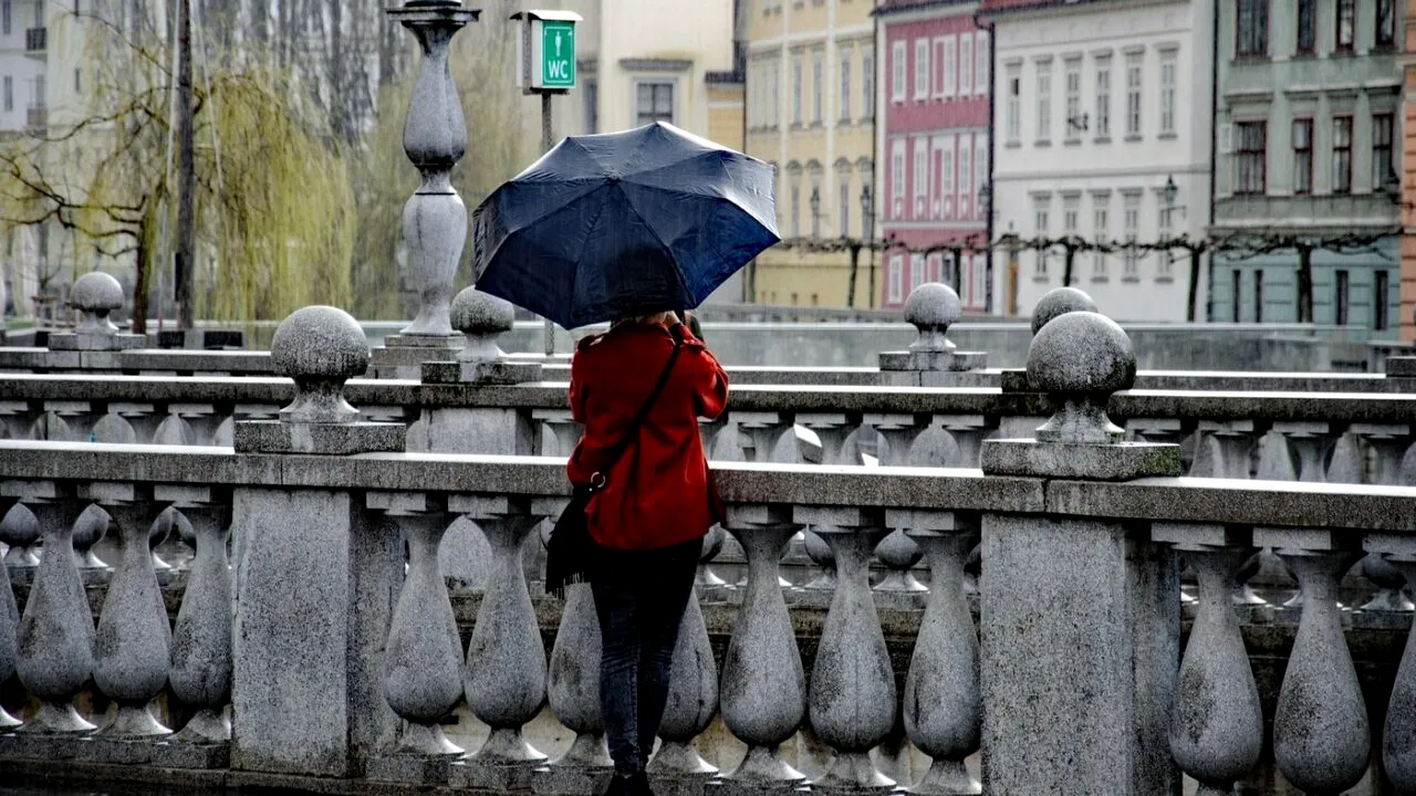 Prognoza METEO pentru 3 decembrie. Cer predominant noros și precipitații slabe. Cum va fi vremea în Capitală