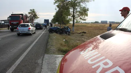 ACCIDENT RUTIER cu 11 RĂNIȚI, după ce un autoturism a intrat pe contrasens și a lovit un microbuz