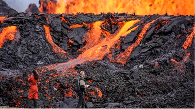 LIVE VIDEO | O erupție vulcanică amenință un sat întreg, în Islanda. Gazele toxice pot ajunge în capitala Reykjavik